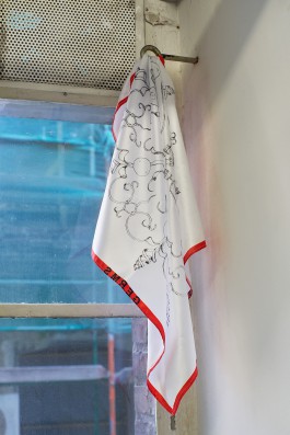 Terms and proverbs concentrating on the body as a vulnerable but performing entity. The scarfs function within this observation as a protection as well as a display. Hanna Stiegeler